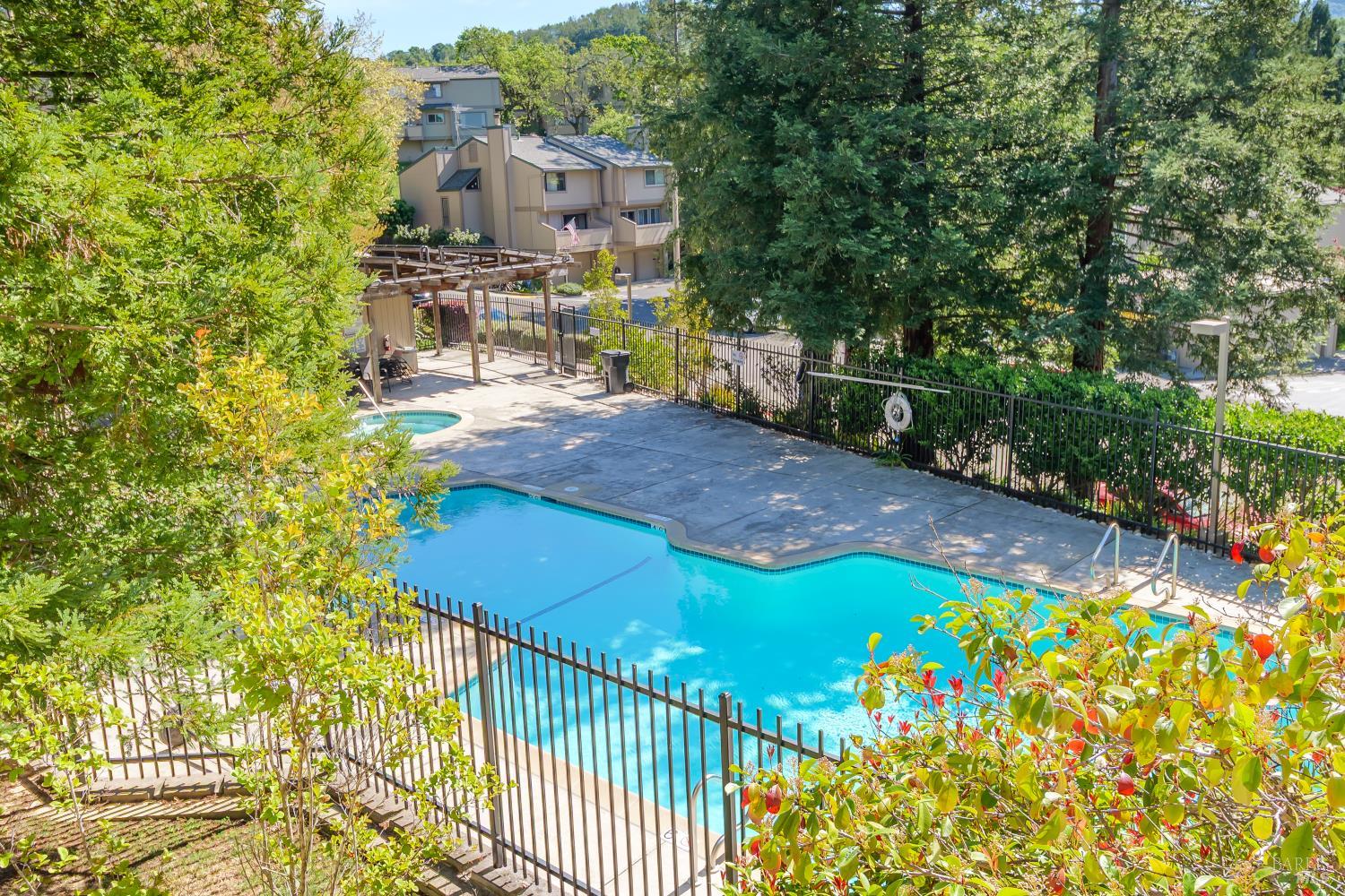 Detail Gallery Image 5 of 36 For 27 Mariposa Ln, Novato,  CA 94947 - 3 Beds | 2/1 Baths