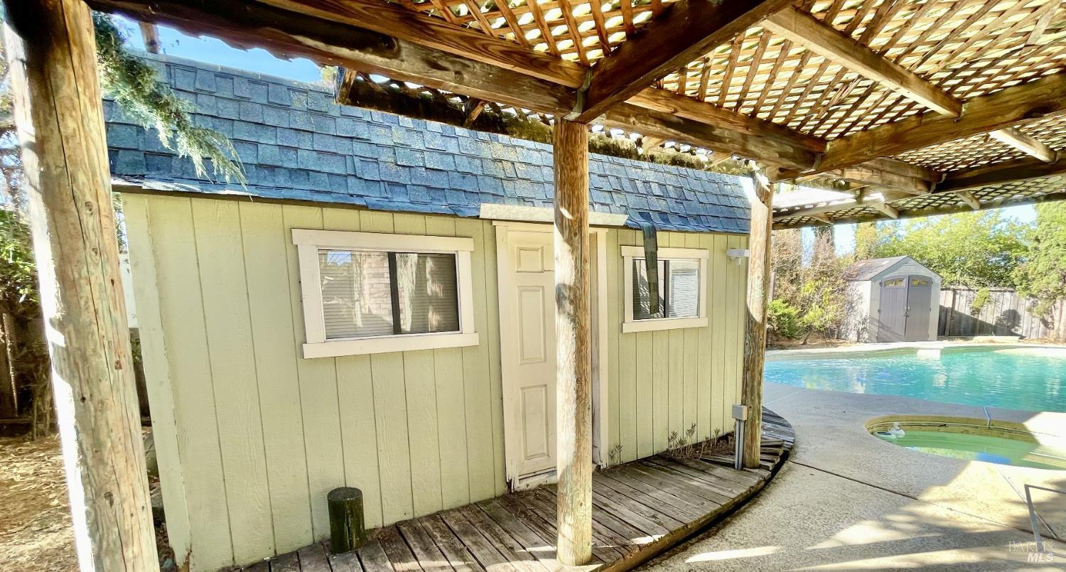 Detail Gallery Image 11 of 45 For 11 Dover Ct, Vallejo,  CA 94591 - 4 Beds | 2/1 Baths