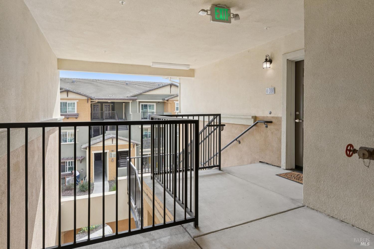 Detail Gallery Image 5 of 39 For 1414 Mauro Pietro Dr #301,  Petaluma,  CA 94954 - 3 Beds | 2 Baths