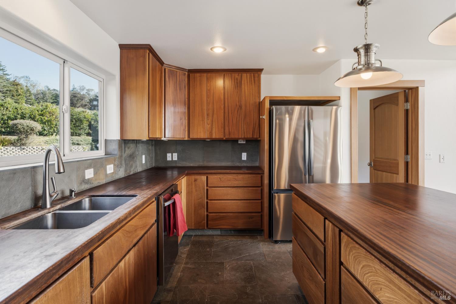 Detail Gallery Image 10 of 62 For 46701 Iversen Dr, Gualala,  CA 95445 - 2 Beds | 4/1 Baths