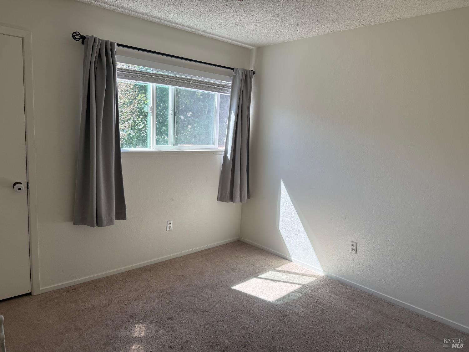 Detail Gallery Image 13 of 17 For 1916 Knolls Dr, Santa Rosa,  CA 95405 - 2 Beds | 1/1 Baths