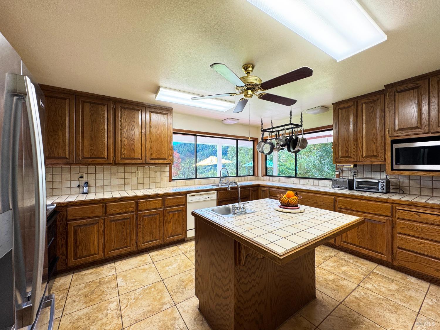 Detail Gallery Image 15 of 89 For 1800 Boonville Rd, Ukiah,  CA 95482 - 5 Beds | 4/1 Baths