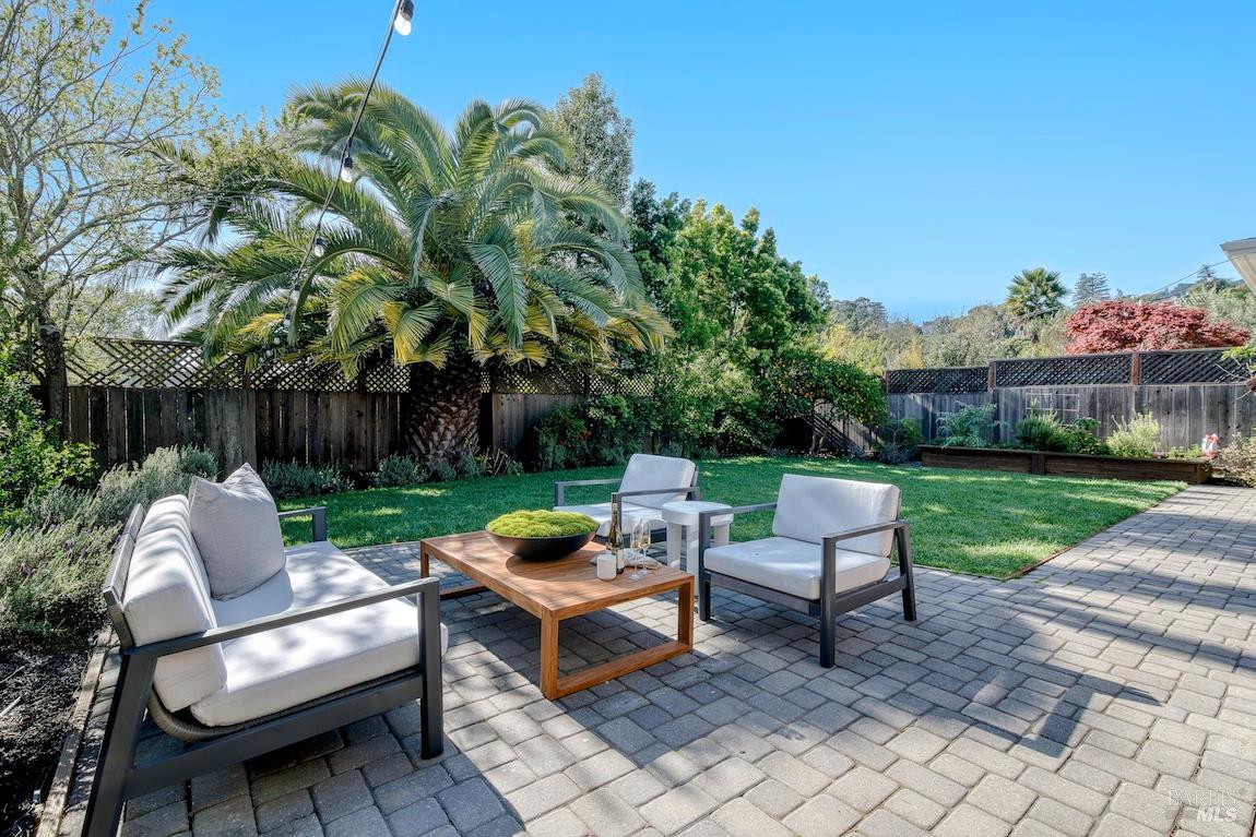 Detail Gallery Image 5 of 39 For 34 Diane Ln, Larkspur,  CA 94939 - 4 Beds | 3 Baths