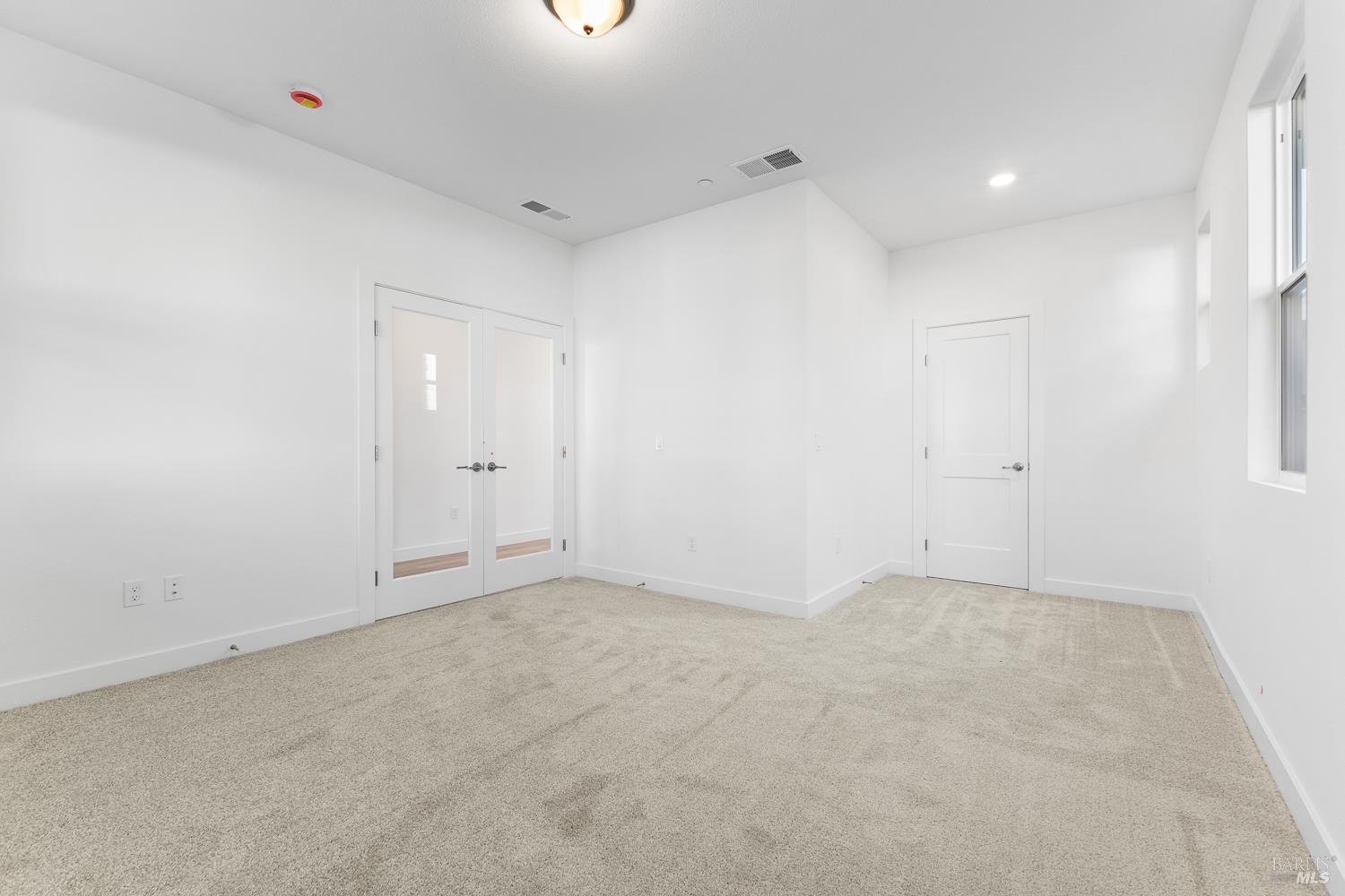 Detail Gallery Image 4 of 31 For 7337 Willowglen Dr, Rohnert Park,  CA 94928 - 3 Beds | 2/1 Baths