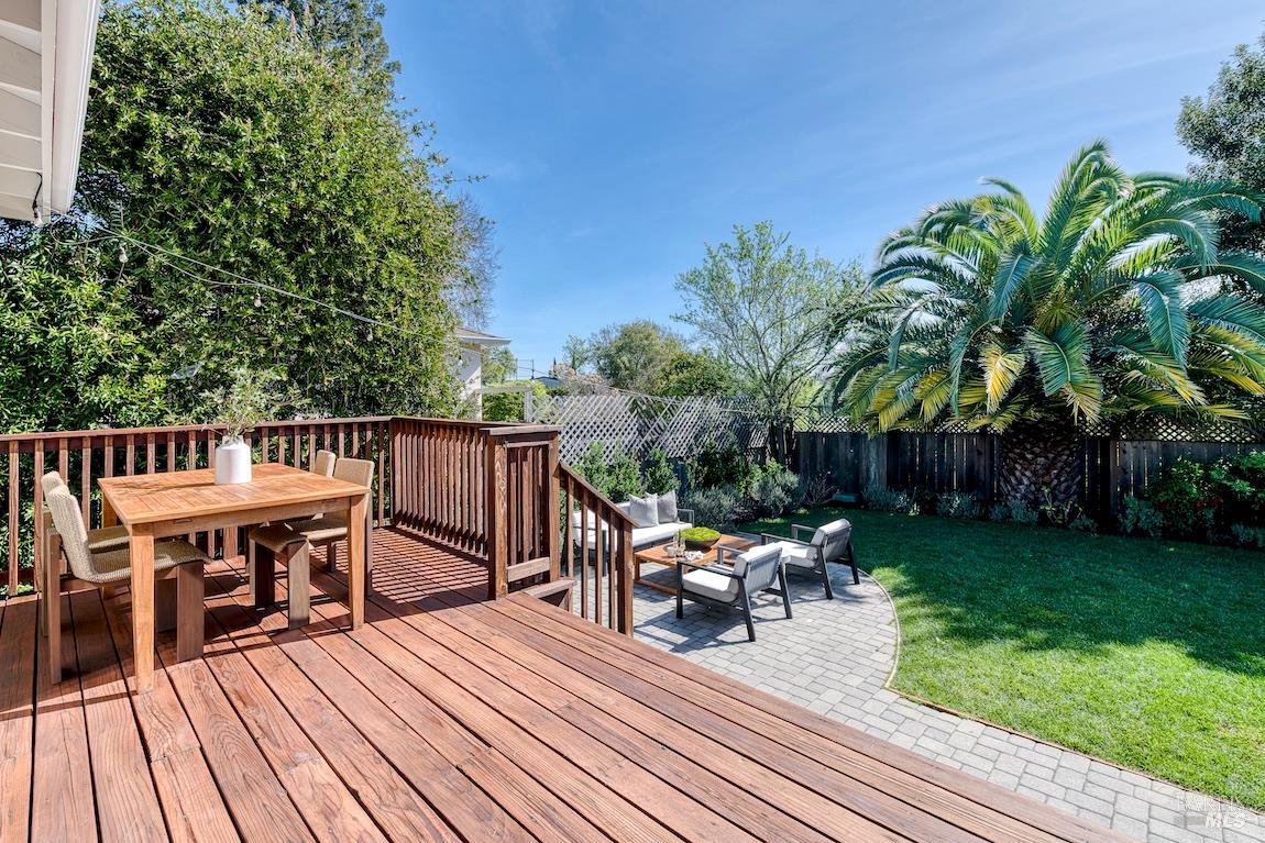 Detail Gallery Image 15 of 39 For 34 Diane Ln, Larkspur,  CA 94939 - 4 Beds | 3 Baths