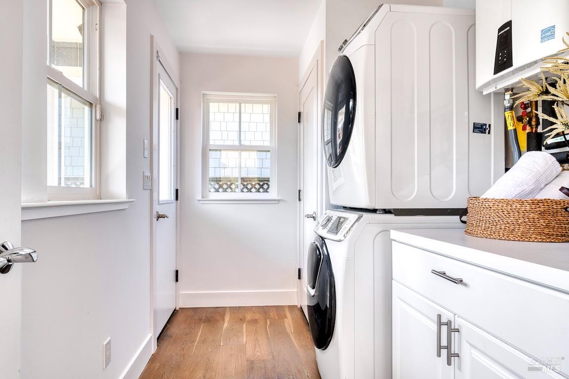 Detail Gallery Image 17 of 39 For 34 Diane Ln, Larkspur,  CA 94939 - 4 Beds | 3 Baths