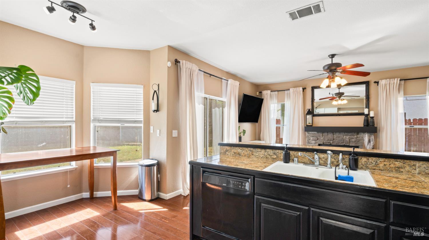 Detail Gallery Image 14 of 42 For 238 Harvest Dr, Vacaville,  CA 95687 - 4 Beds | 2/1 Baths