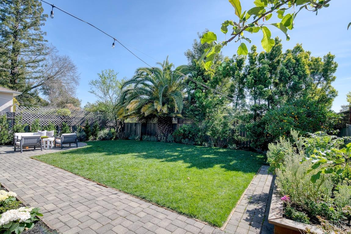 Detail Gallery Image 33 of 39 For 34 Diane Ln, Larkspur,  CA 94939 - 4 Beds | 3 Baths