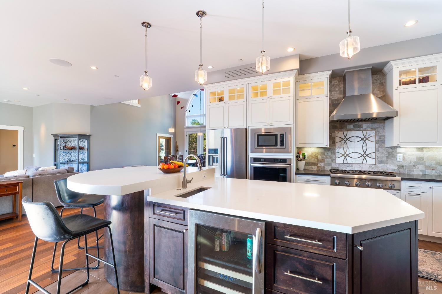 Detail Gallery Image 6 of 39 For 235 Clear Ridge Dr, Healdsburg,  CA 95448 - 4 Beds | 4/1 Baths