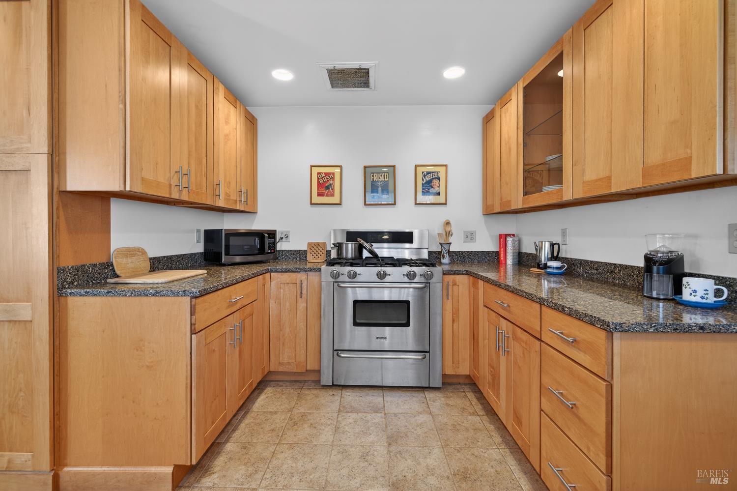 Detail Gallery Image 17 of 60 For 301 Broadway St, Petaluma,  CA 94952 - 2 Beds | 2 Baths