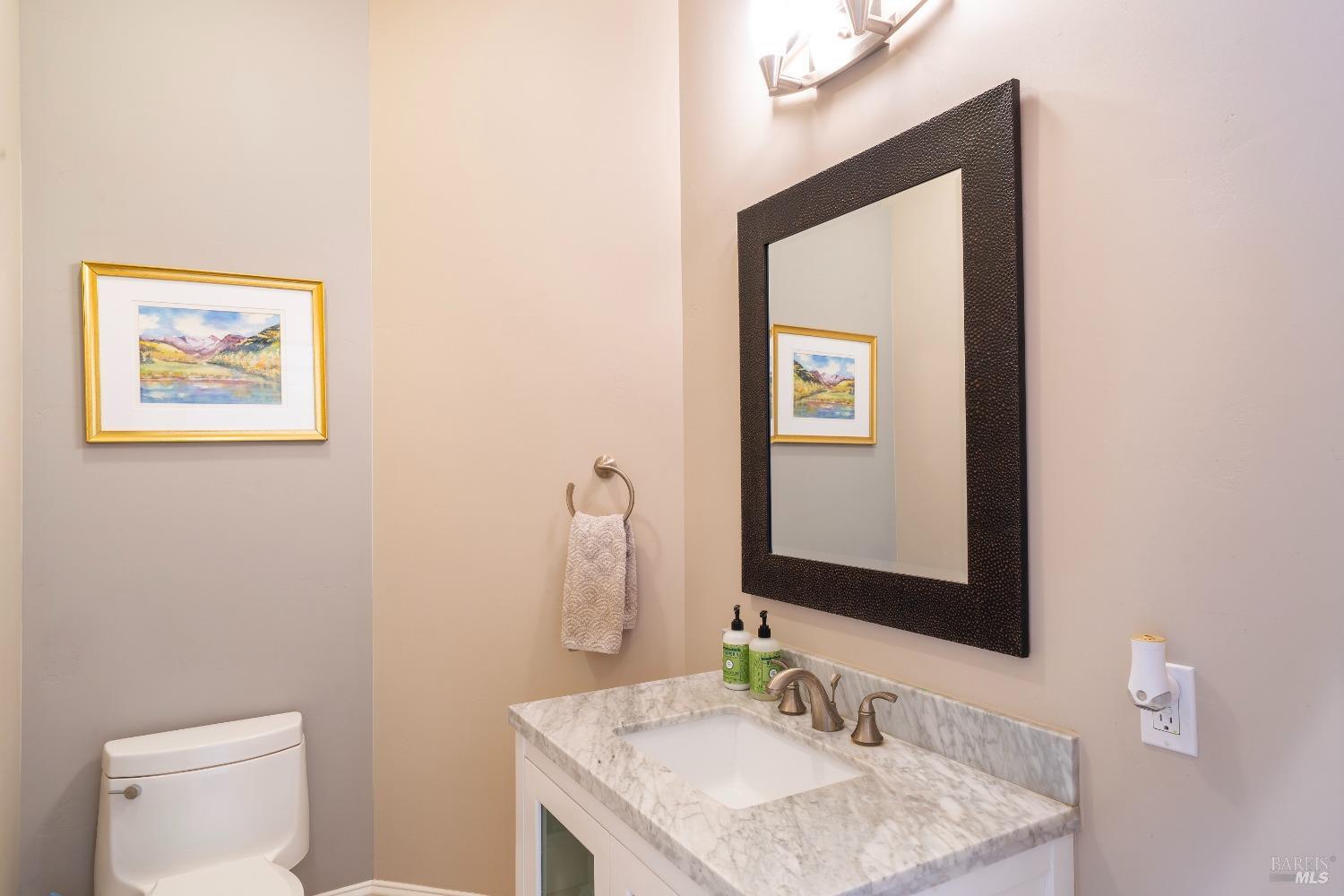 Detail Gallery Image 11 of 39 For 235 Clear Ridge Dr, Healdsburg,  CA 95448 - 4 Beds | 4/1 Baths