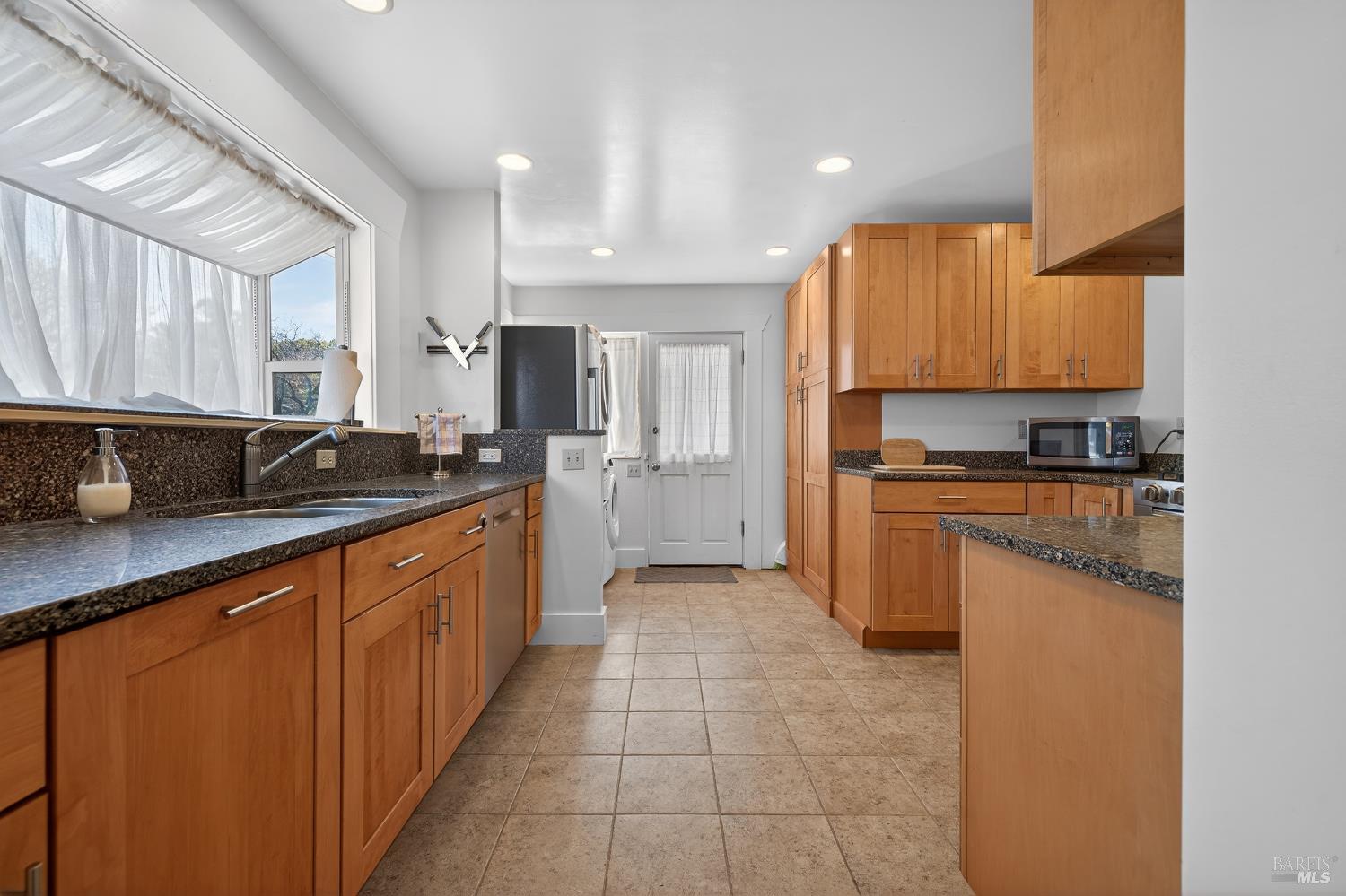 Detail Gallery Image 14 of 60 For 301 Broadway St, Petaluma,  CA 94952 - 2 Beds | 2 Baths