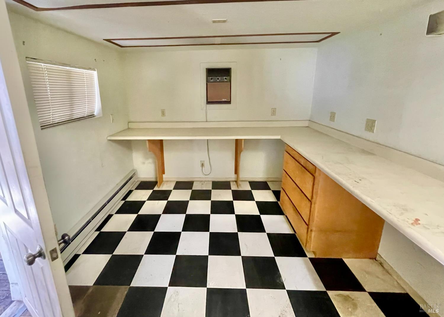 Detail Gallery Image 12 of 45 For 11 Dover Ct, Vallejo,  CA 94591 - 4 Beds | 2/1 Baths