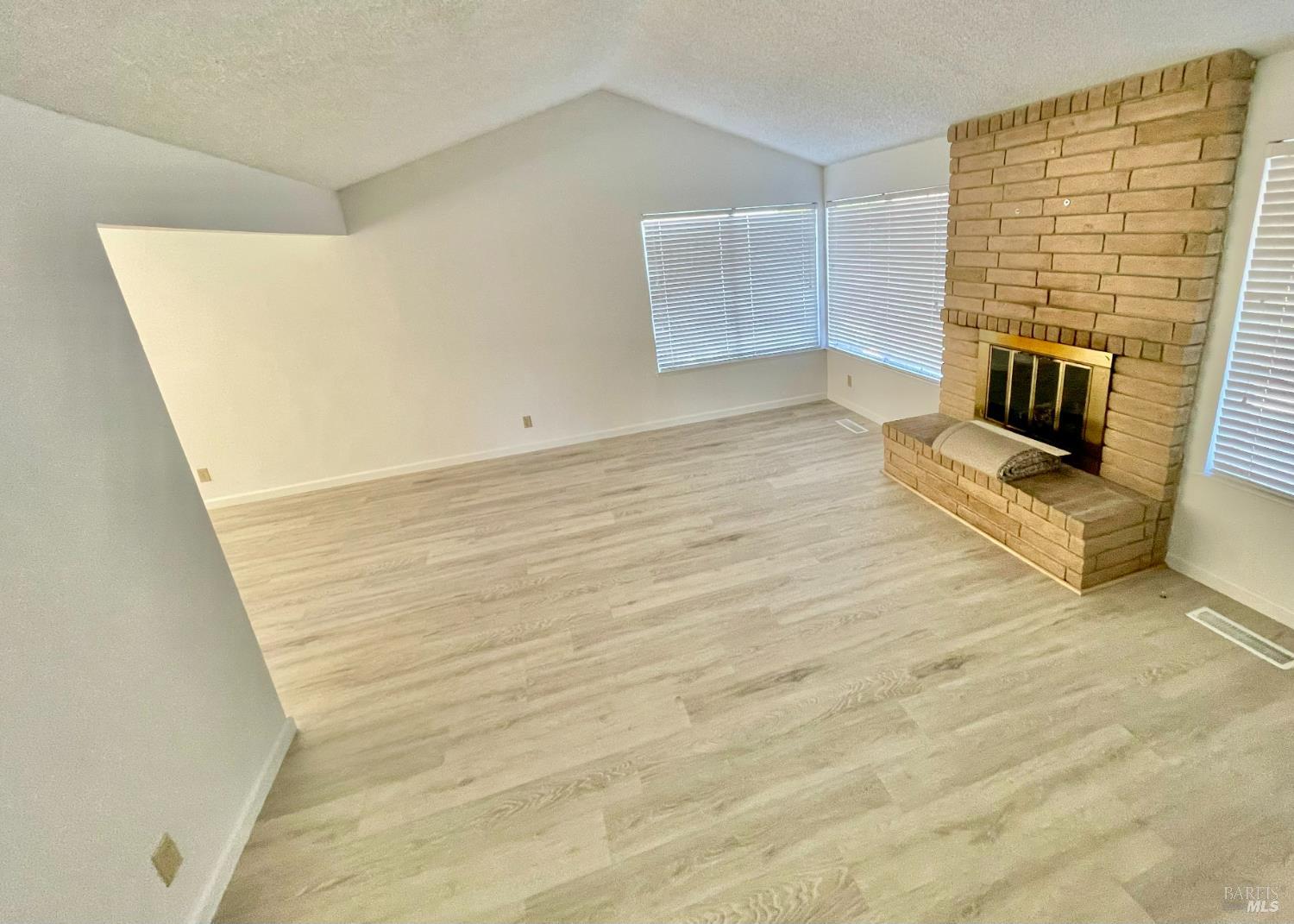 Detail Gallery Image 17 of 45 For 11 Dover Ct, Vallejo,  CA 94591 - 4 Beds | 2/1 Baths