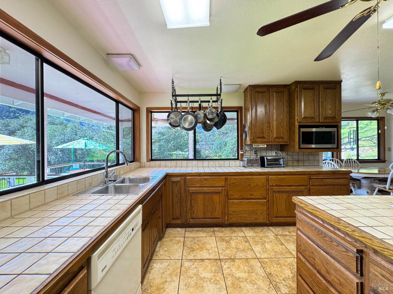 Detail Gallery Image 22 of 89 For 1800 Boonville Rd, Ukiah,  CA 95482 - 5 Beds | 4/1 Baths