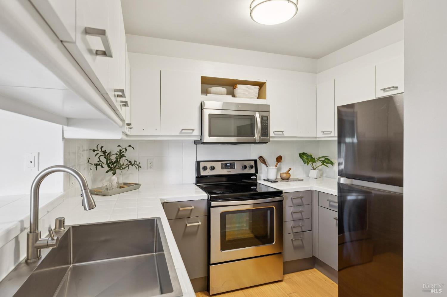 Detail Gallery Image 9 of 25 For 121 Professional Center Pkwy, San Rafael,  CA 94903 - 3 Beds | 2/1 Baths