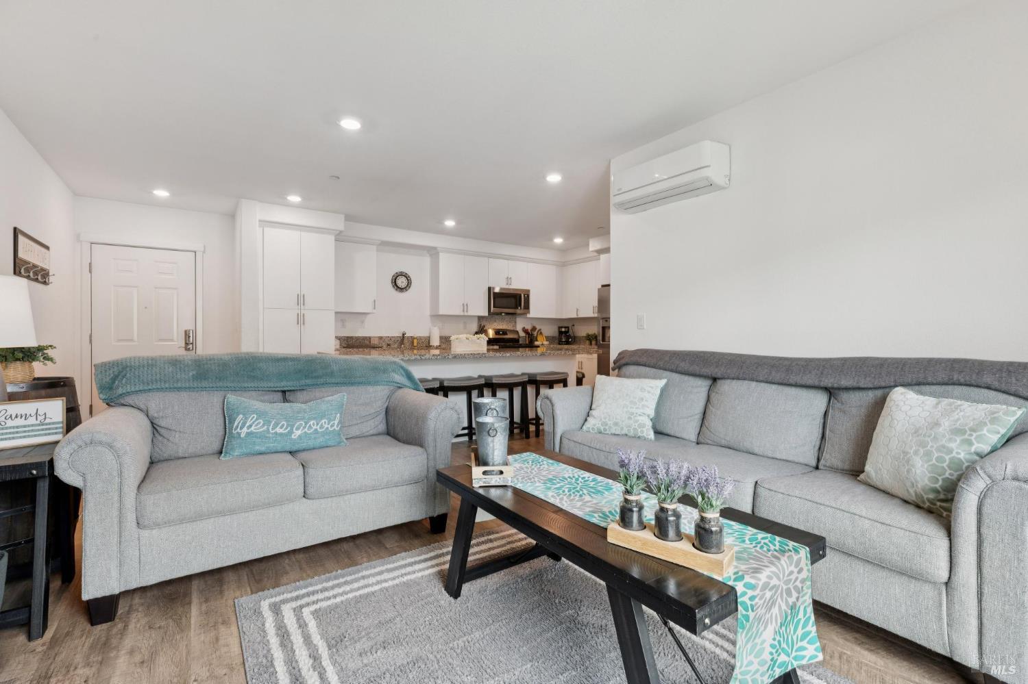 Detail Gallery Image 10 of 39 For 1414 Mauro Pietro Dr #301,  Petaluma,  CA 94954 - 3 Beds | 2 Baths