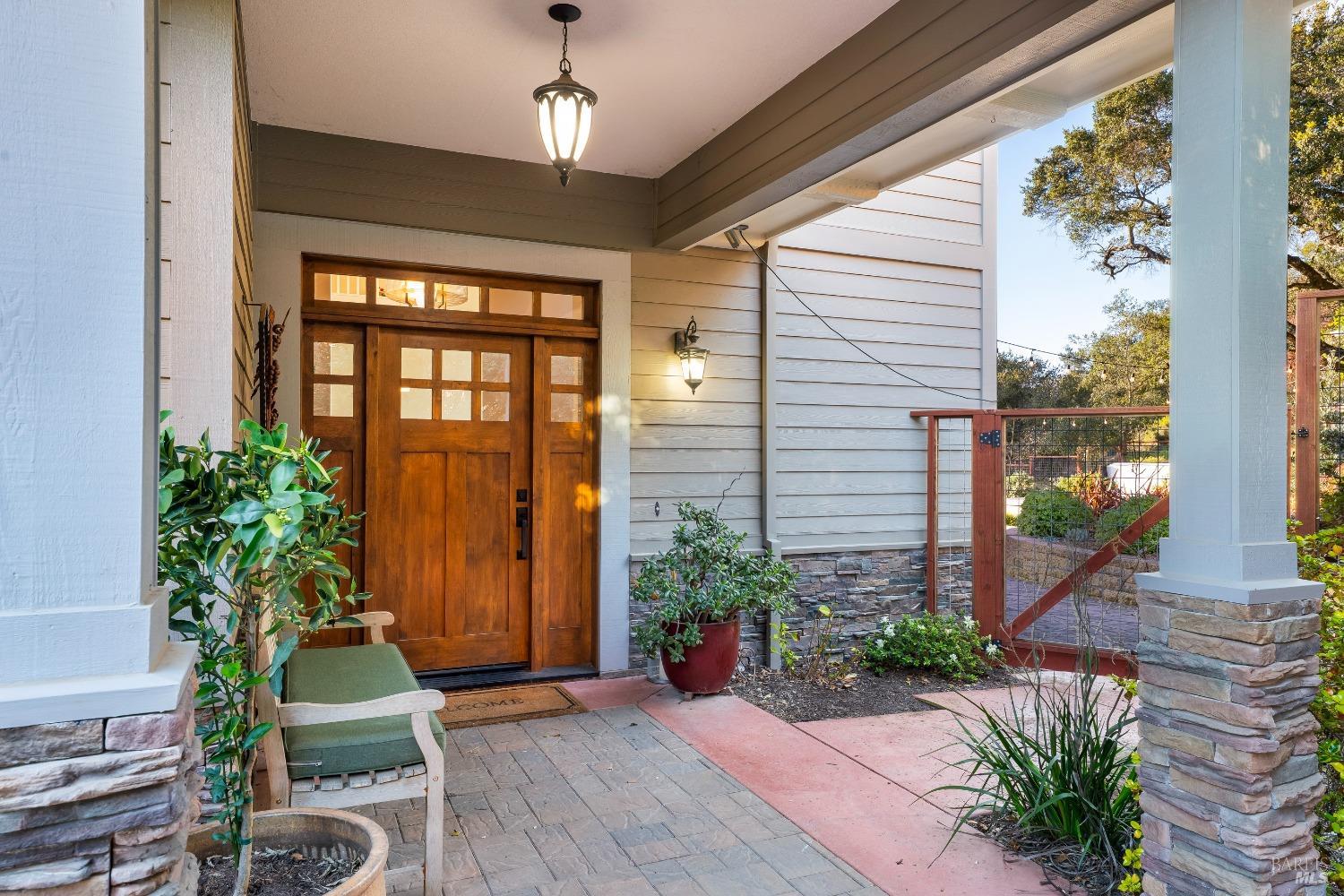 Detail Gallery Image 2 of 39 For 235 Clear Ridge Dr, Healdsburg,  CA 95448 - 4 Beds | 4/1 Baths