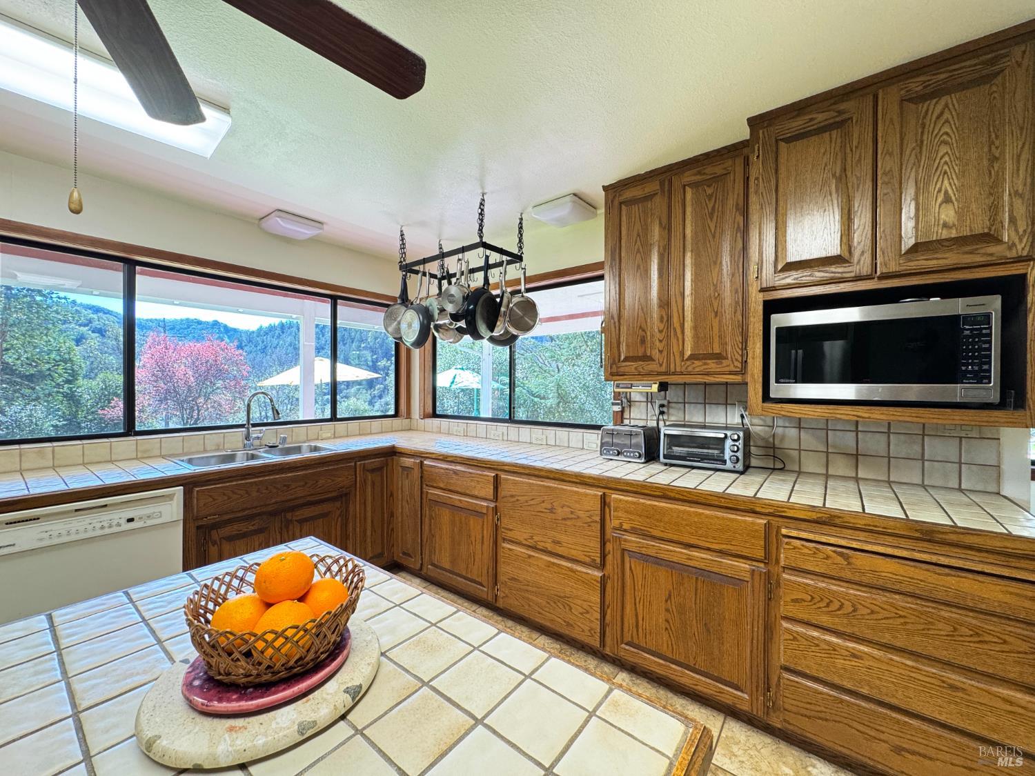 Detail Gallery Image 17 of 89 For 1800 Boonville Rd, Ukiah,  CA 95482 - 5 Beds | 4/1 Baths