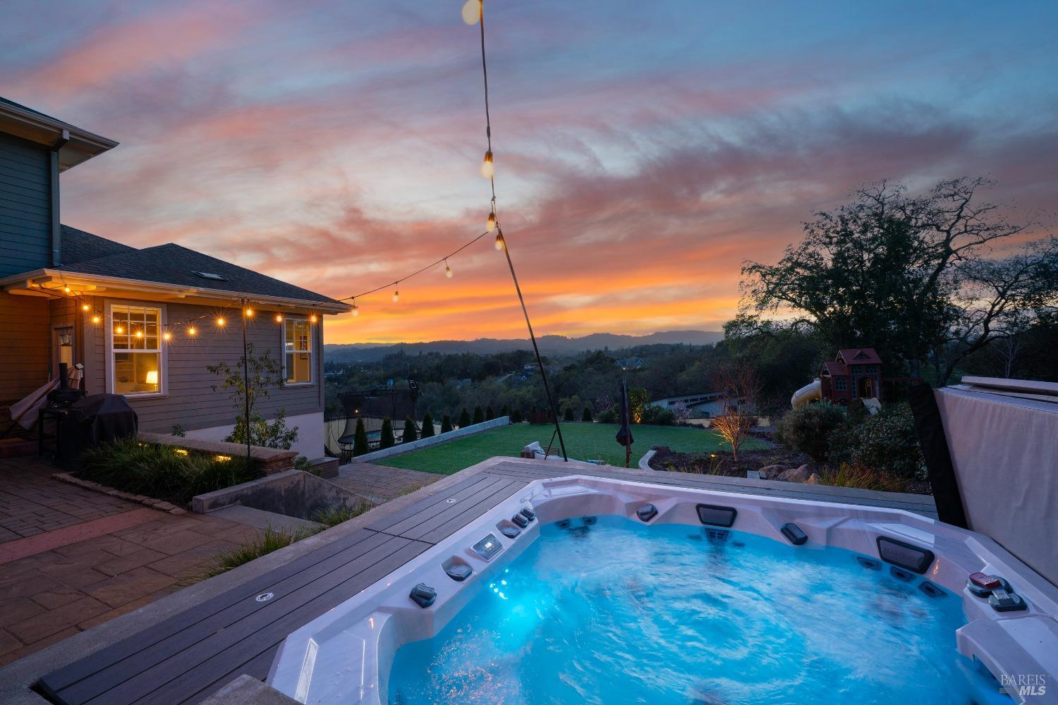 Detail Gallery Image 26 of 39 For 235 Clear Ridge Dr, Healdsburg,  CA 95448 - 4 Beds | 4/1 Baths