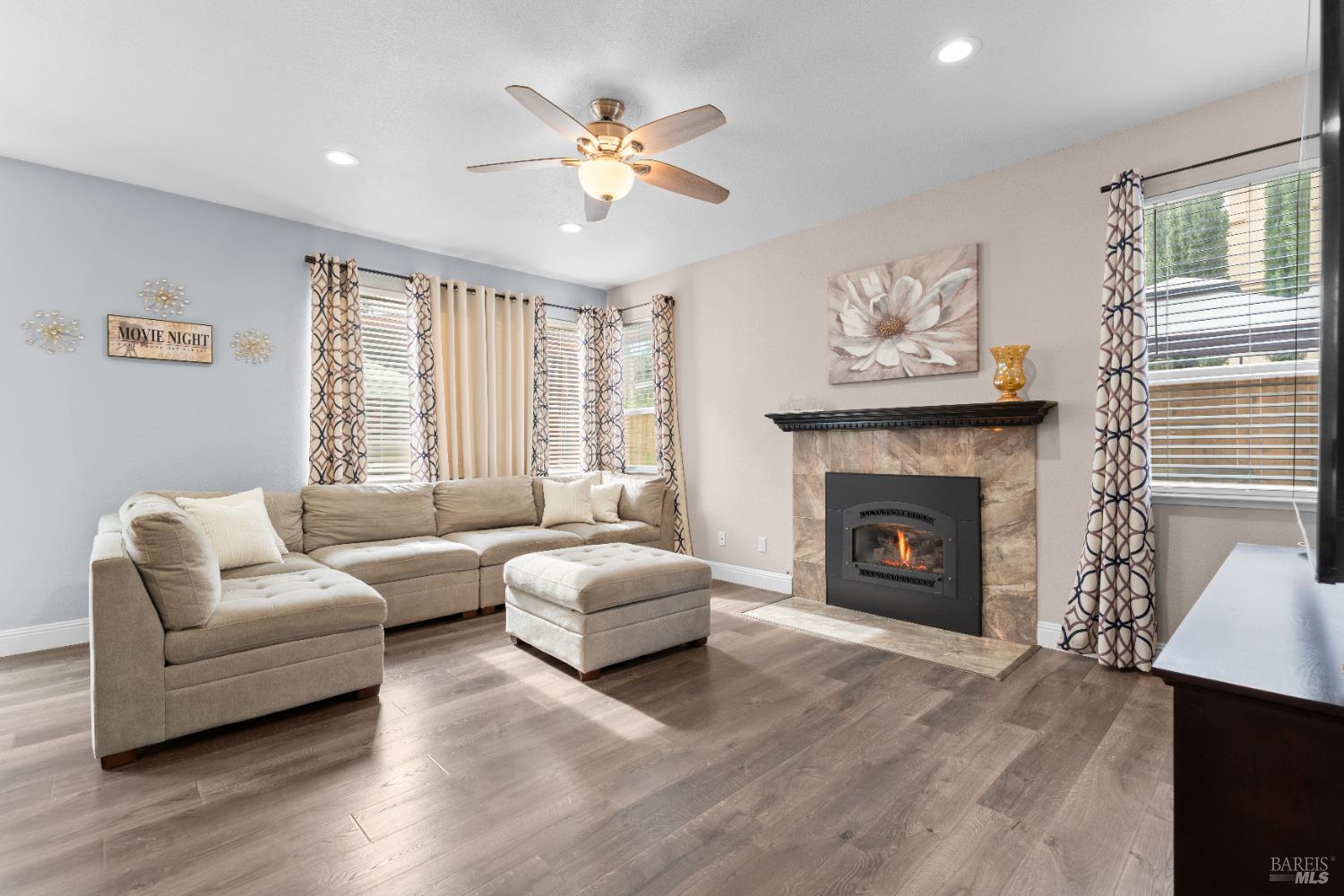 Detail Gallery Image 4 of 21 For 976 Cashel Cir, Vacaville,  CA 95688 - 5 Beds | 3 Baths