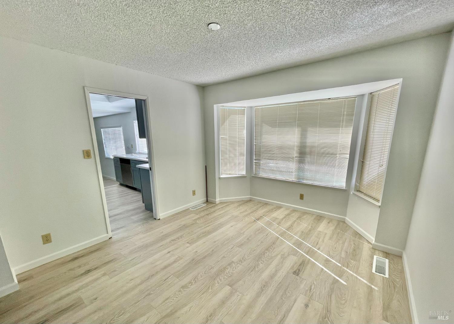 Detail Gallery Image 18 of 45 For 11 Dover Ct, Vallejo,  CA 94591 - 4 Beds | 2/1 Baths