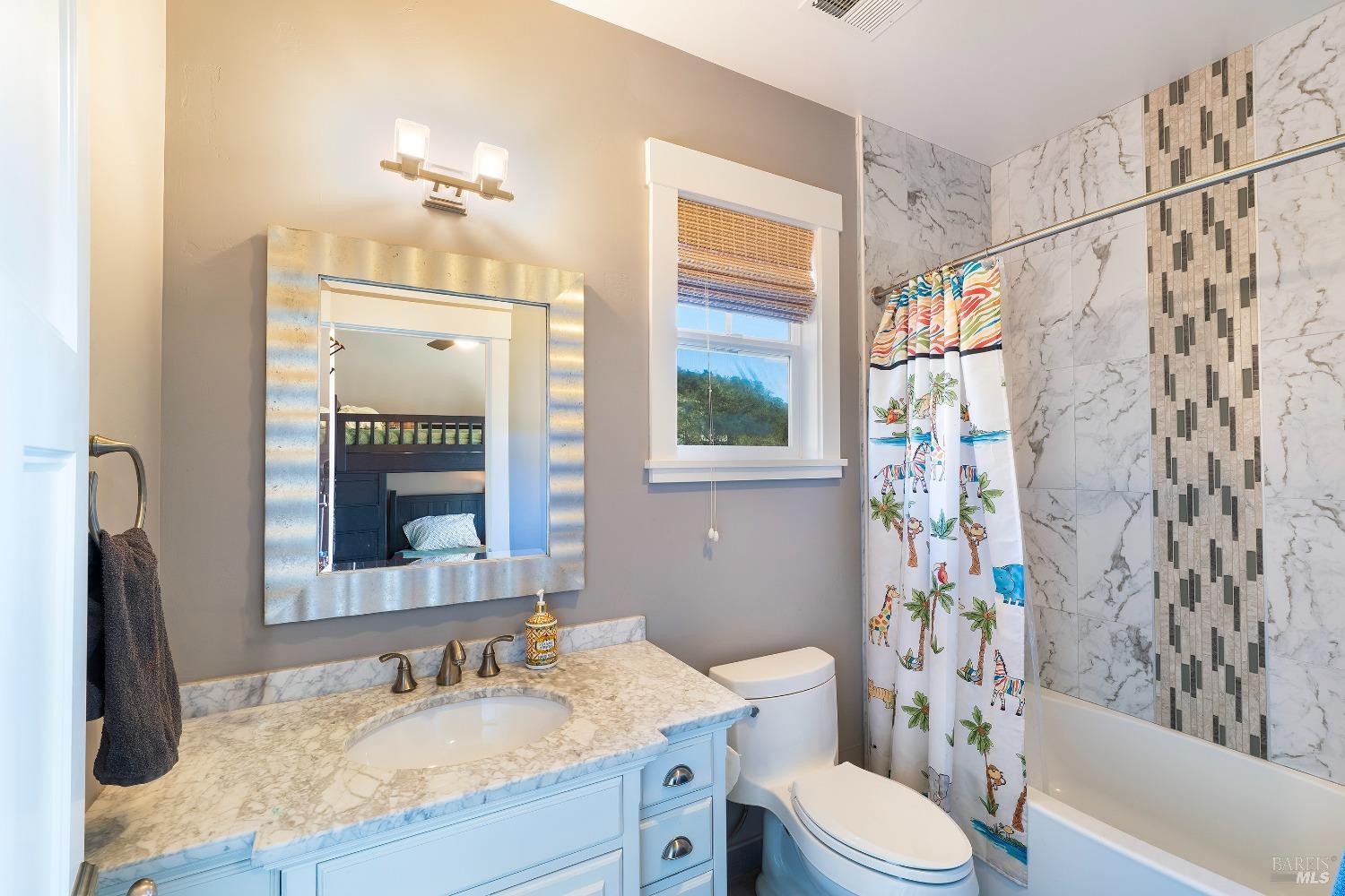 Detail Gallery Image 18 of 39 For 235 Clear Ridge Dr, Healdsburg,  CA 95448 - 4 Beds | 4/1 Baths