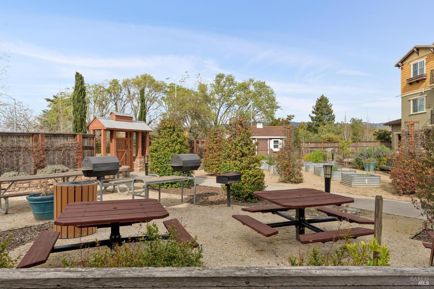 Detail Gallery Image 36 of 39 For 1414 Mauro Pietro Dr #301,  Petaluma,  CA 94954 - 3 Beds | 2 Baths