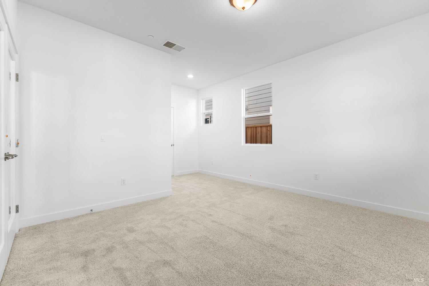 Detail Gallery Image 3 of 31 For 7337 Willowglen Dr, Rohnert Park,  CA 94928 - 3 Beds | 2/1 Baths