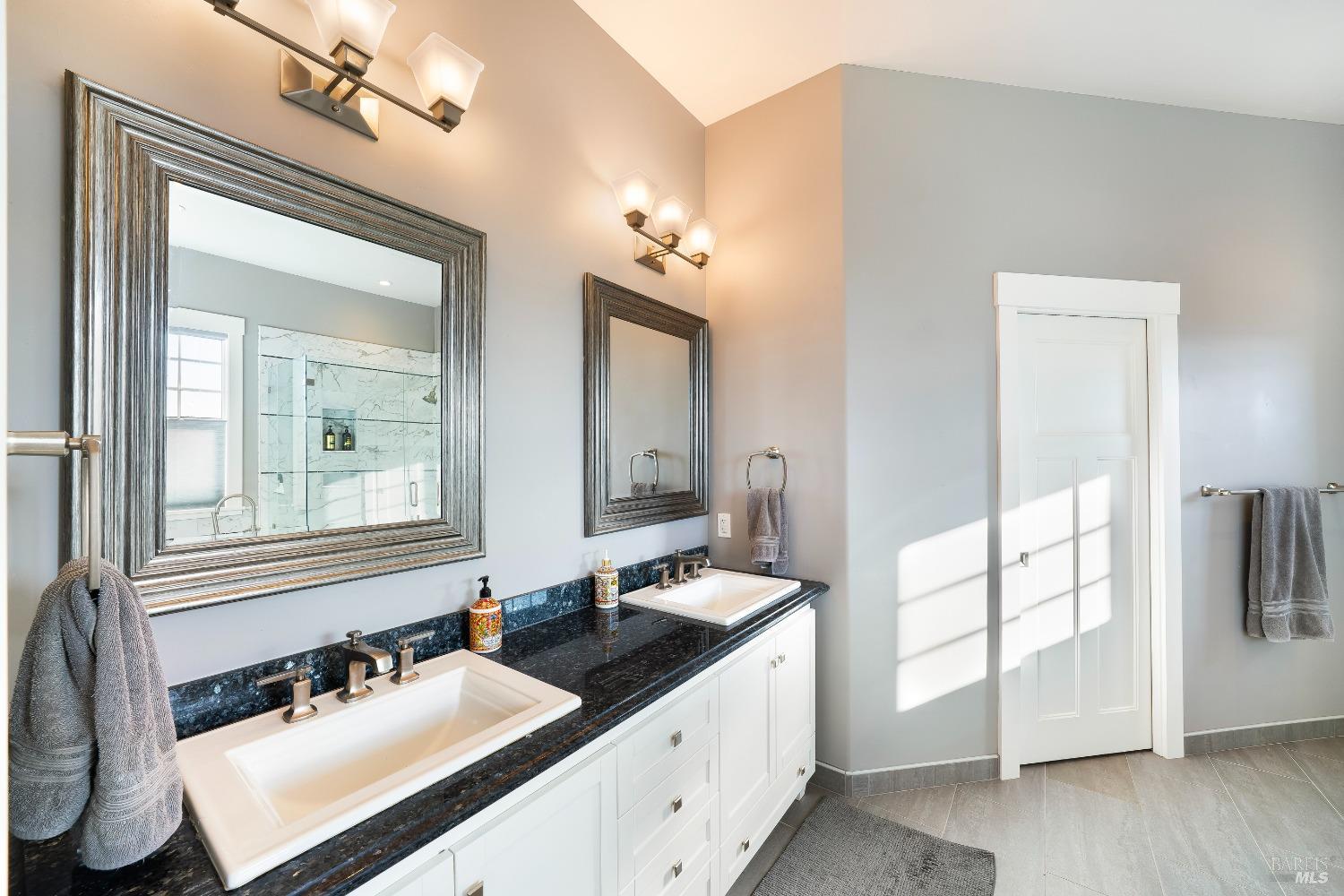 Detail Gallery Image 12 of 39 For 235 Clear Ridge Dr, Healdsburg,  CA 95448 - 4 Beds | 4/1 Baths