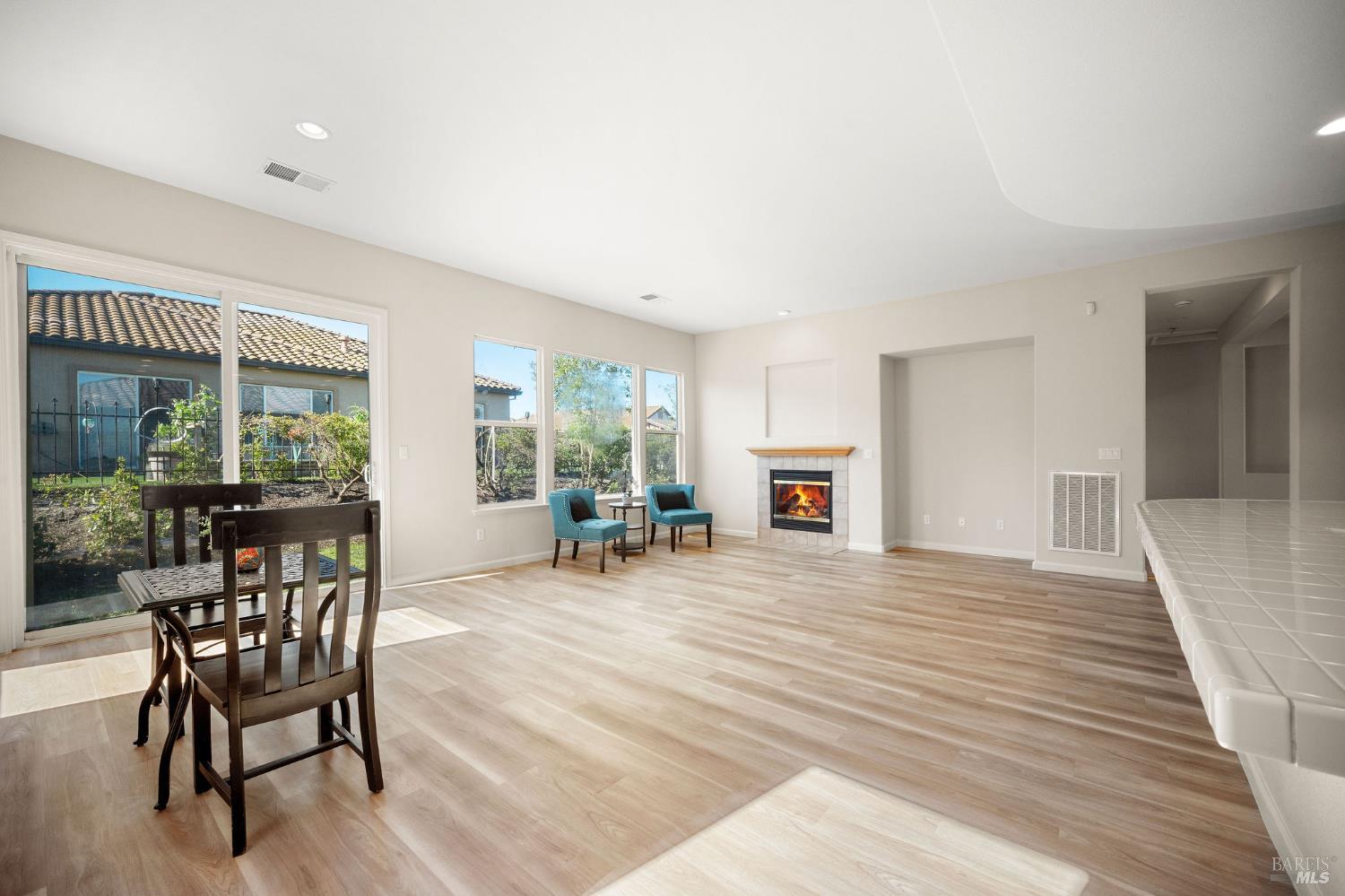 Detail Gallery Image 9 of 77 For 377 Shadow Creek Dr, Rio Vista,  CA 94571 - 2 Beds | 3/1 Baths