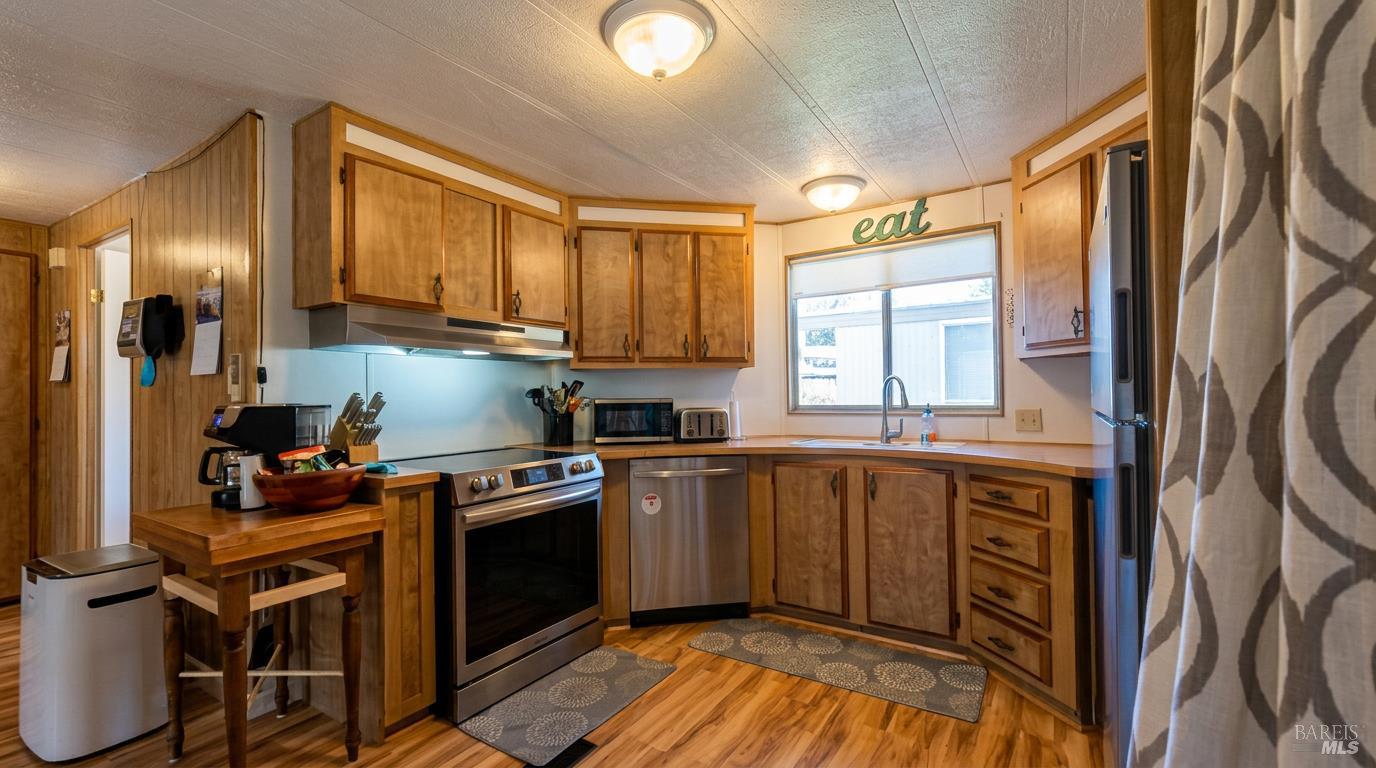 Detail Gallery Image 5 of 14 For 7186 Plumas St, Nice,  CA 95464 - 3 Beds | 2 Baths