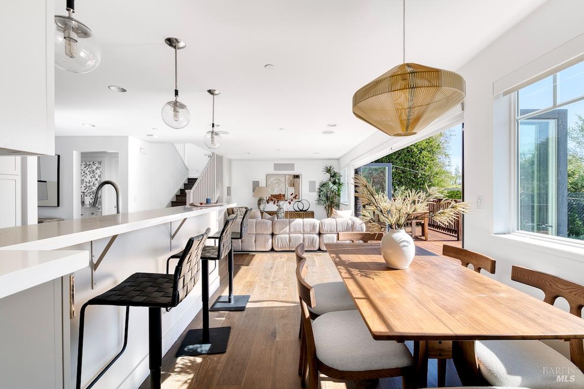 Detail Gallery Image 14 of 39 For 34 Diane Ln, Larkspur,  CA 94939 - 4 Beds | 3 Baths