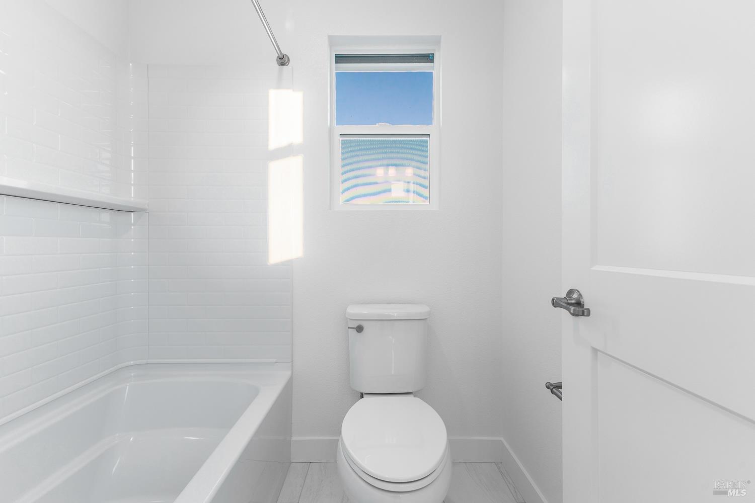 Detail Gallery Image 28 of 31 For 7337 Willowglen Dr, Rohnert Park,  CA 94928 - 3 Beds | 2/1 Baths