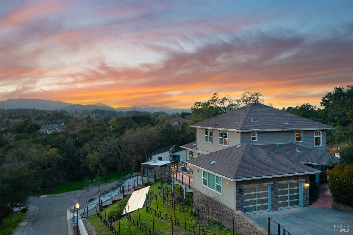 Detail Gallery Image 28 of 39 For 235 Clear Ridge Dr, Healdsburg,  CA 95448 - 4 Beds | 4/1 Baths