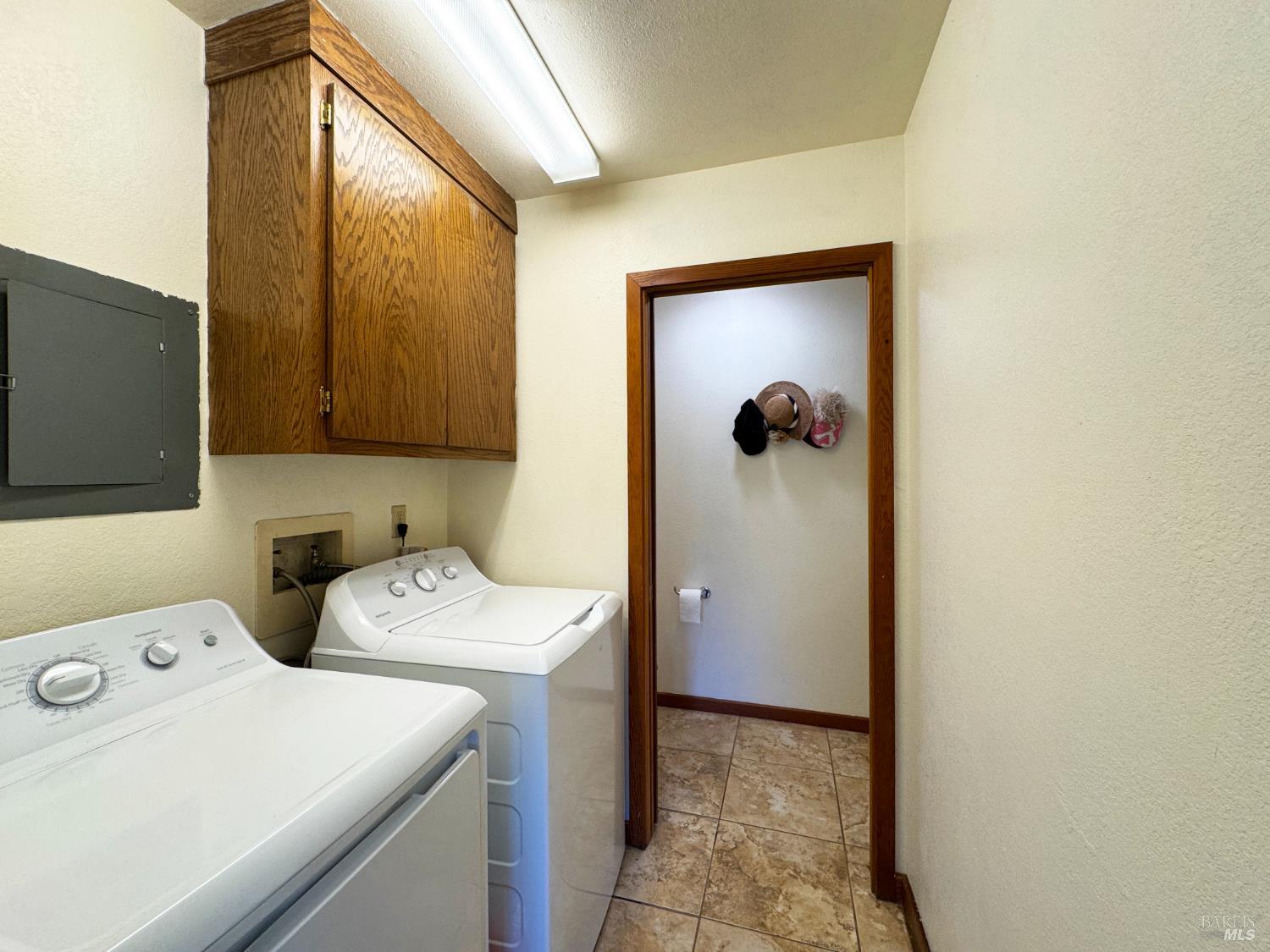 Detail Gallery Image 25 of 89 For 1800 Boonville Rd, Ukiah,  CA 95482 - 5 Beds | 4/1 Baths