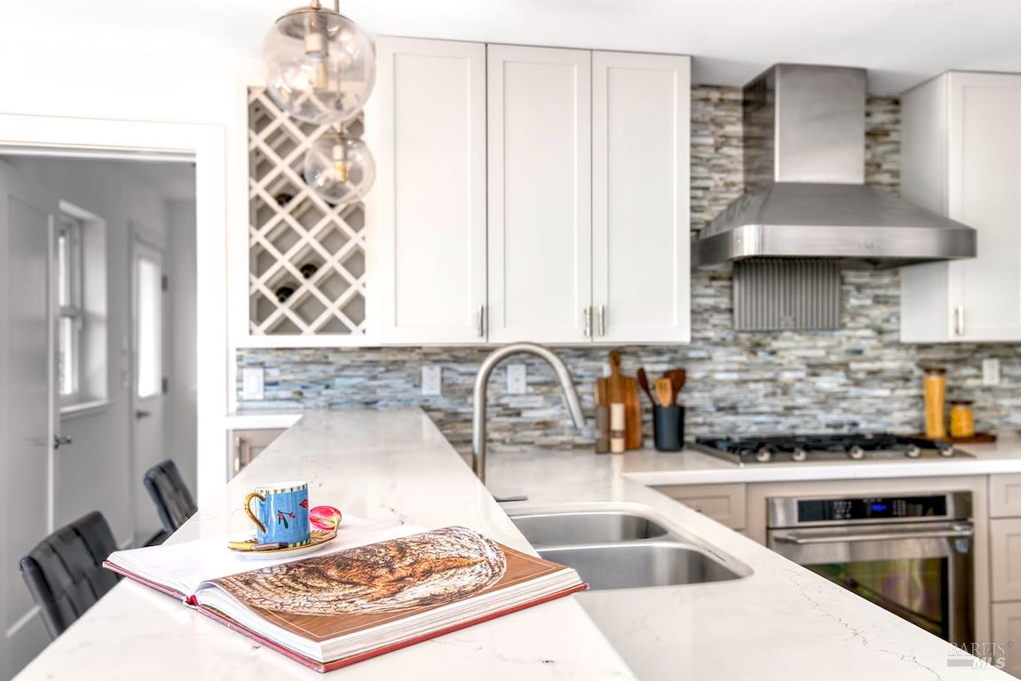 Detail Gallery Image 13 of 39 For 34 Diane Ln, Larkspur,  CA 94939 - 4 Beds | 3 Baths