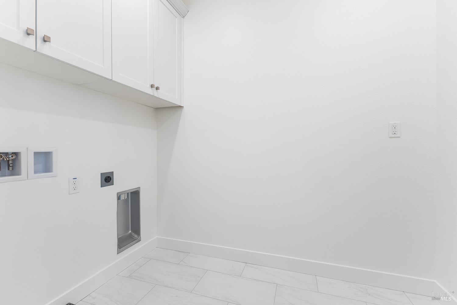 Detail Gallery Image 24 of 31 For 7337 Willowglen Dr, Rohnert Park,  CA 94928 - 3 Beds | 2/1 Baths