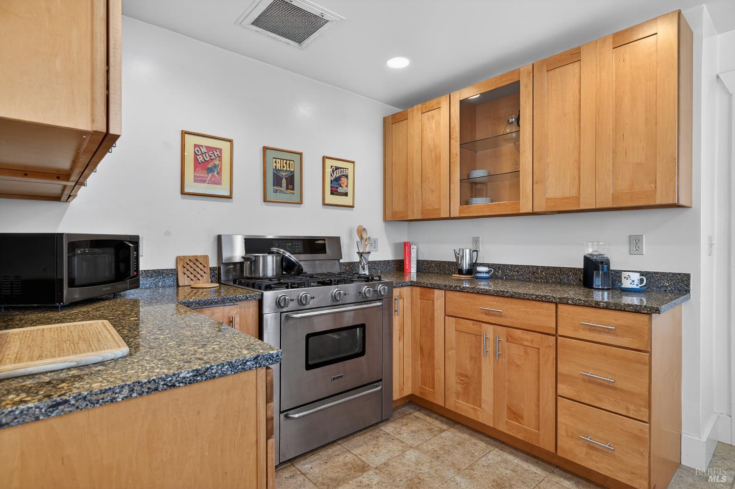 Detail Gallery Image 18 of 60 For 301 Broadway St, Petaluma,  CA 94952 - 2 Beds | 2 Baths