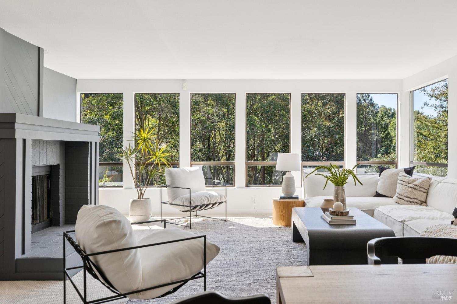 Detail Gallery Image 2 of 25 For 121 Professional Center Pkwy, San Rafael,  CA 94903 - 3 Beds | 2/1 Baths