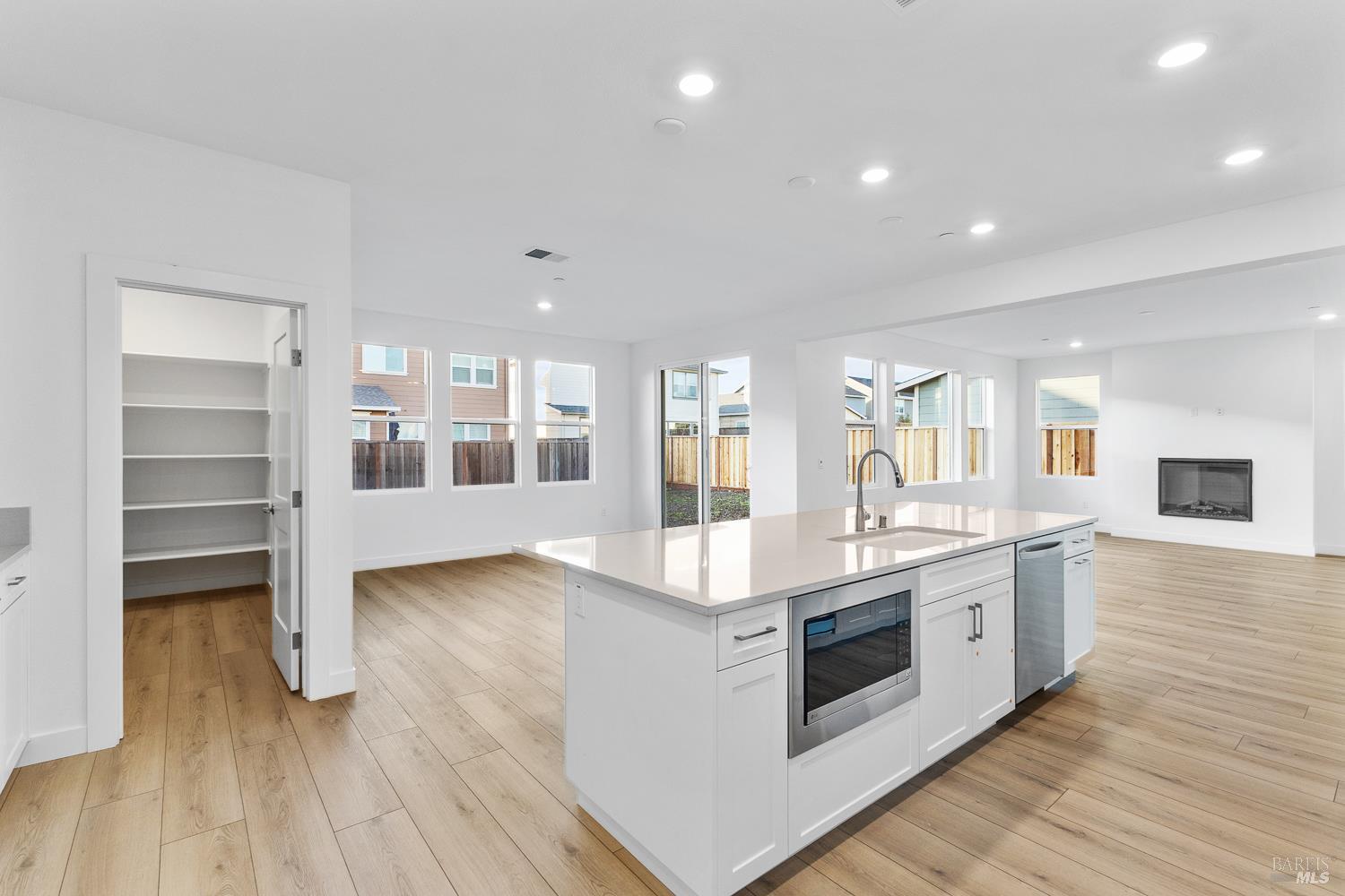 Detail Gallery Image 12 of 31 For 7337 Willowglen Dr, Rohnert Park,  CA 94928 - 3 Beds | 2/1 Baths