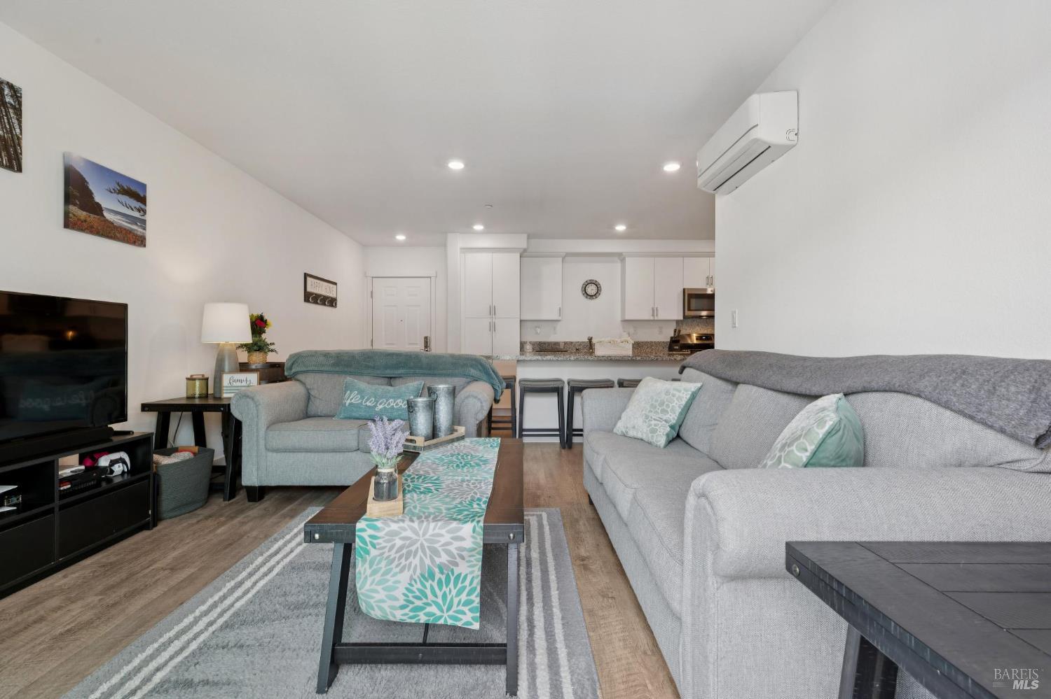 Detail Gallery Image 11 of 39 For 1414 Mauro Pietro Dr #301,  Petaluma,  CA 94954 - 3 Beds | 2 Baths