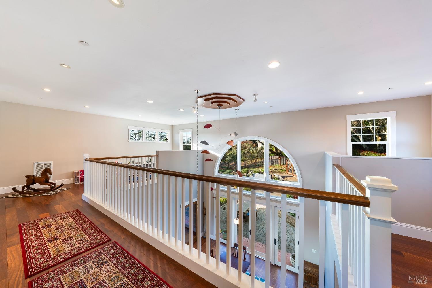 Detail Gallery Image 15 of 39 For 235 Clear Ridge Dr, Healdsburg,  CA 95448 - 4 Beds | 4/1 Baths