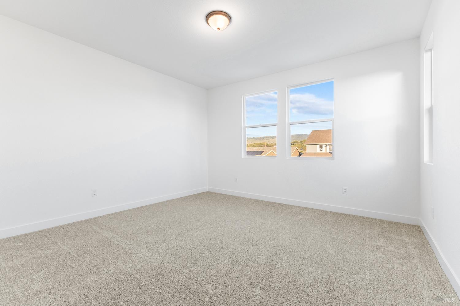 Detail Gallery Image 25 of 31 For 7337 Willowglen Dr, Rohnert Park,  CA 94928 - 3 Beds | 2/1 Baths