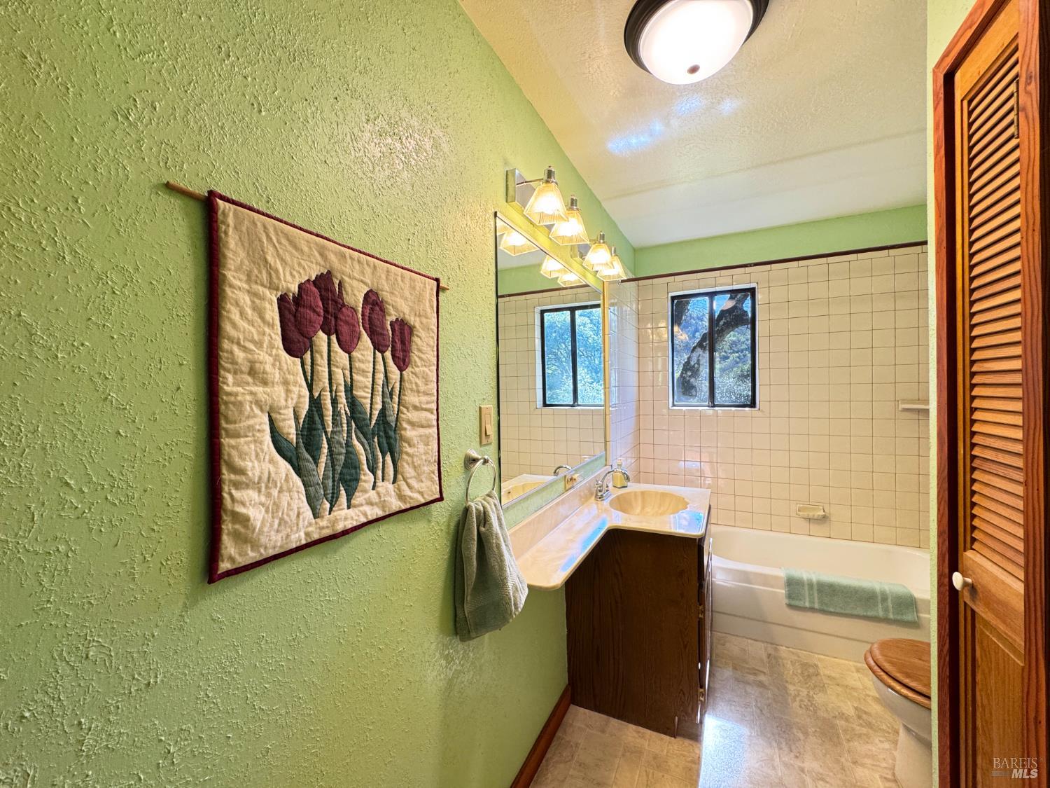 Detail Gallery Image 12 of 89 For 1800 Boonville Rd, Ukiah,  CA 95482 - 5 Beds | 4/1 Baths