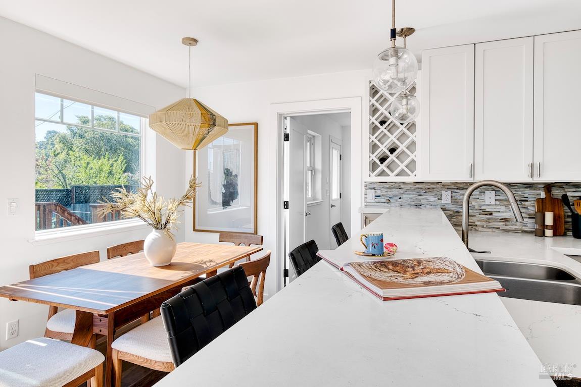 Detail Gallery Image 11 of 39 For 34 Diane Ln, Larkspur,  CA 94939 - 4 Beds | 3 Baths