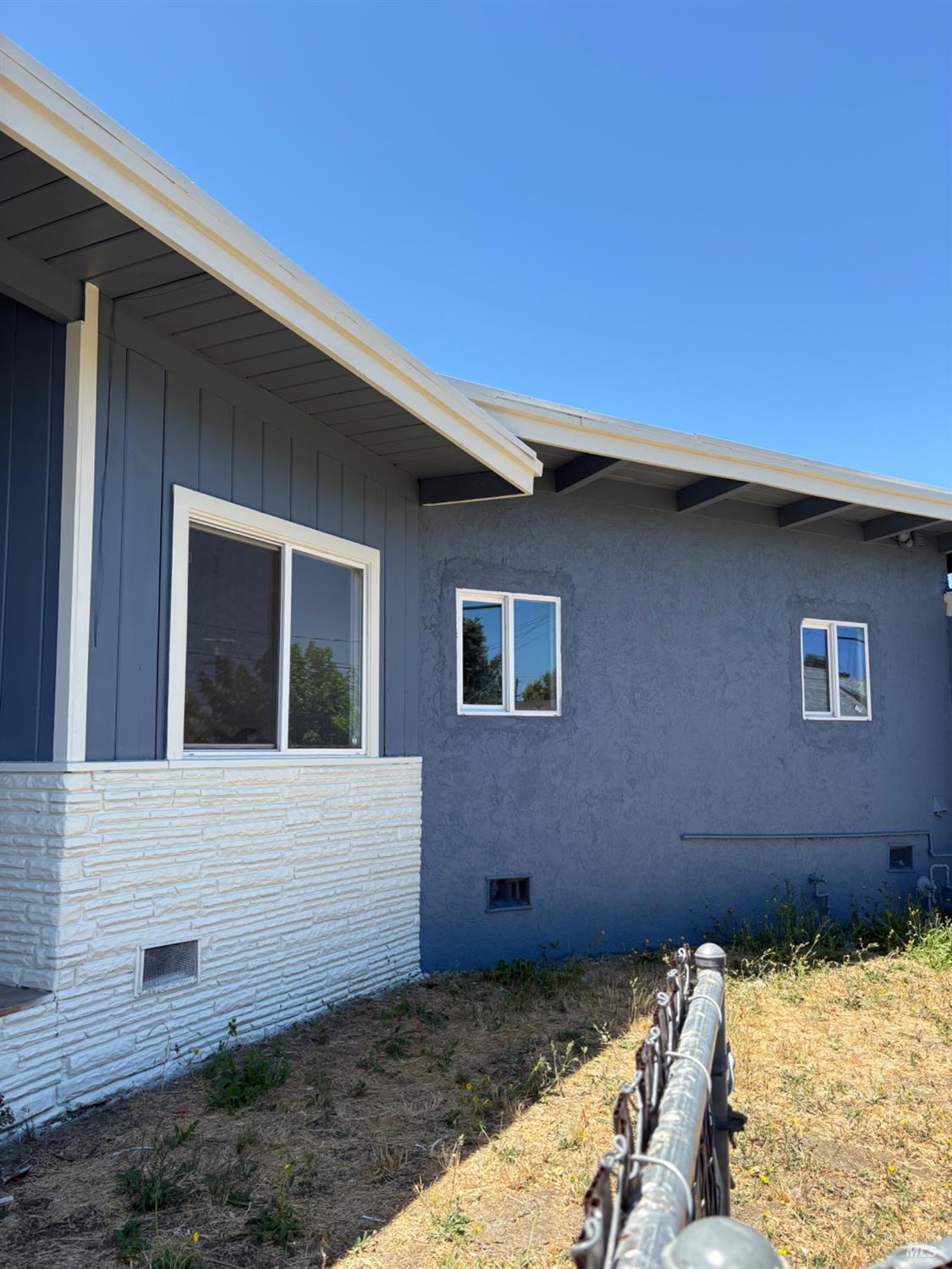 Detail Gallery Image 2 of 3 For 2228 Georgia St, Vallejo,  CA 94590 - 3 Beds | 2 Baths