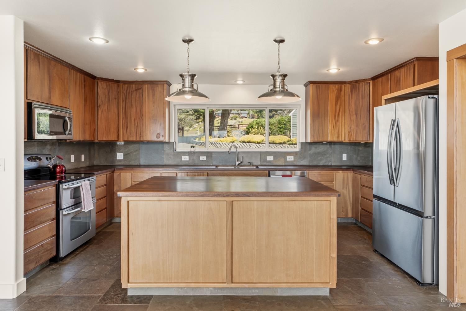 Detail Gallery Image 9 of 62 For 46701 Iversen Dr, Gualala,  CA 95445 - 2 Beds | 4/1 Baths