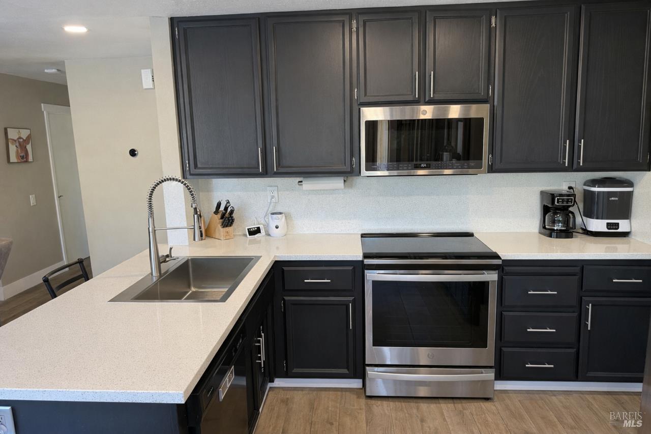 Detail Gallery Image 4 of 15 For 406 Lupine Cir, Vacaville,  CA 95687 - 3 Beds | 2/1 Baths