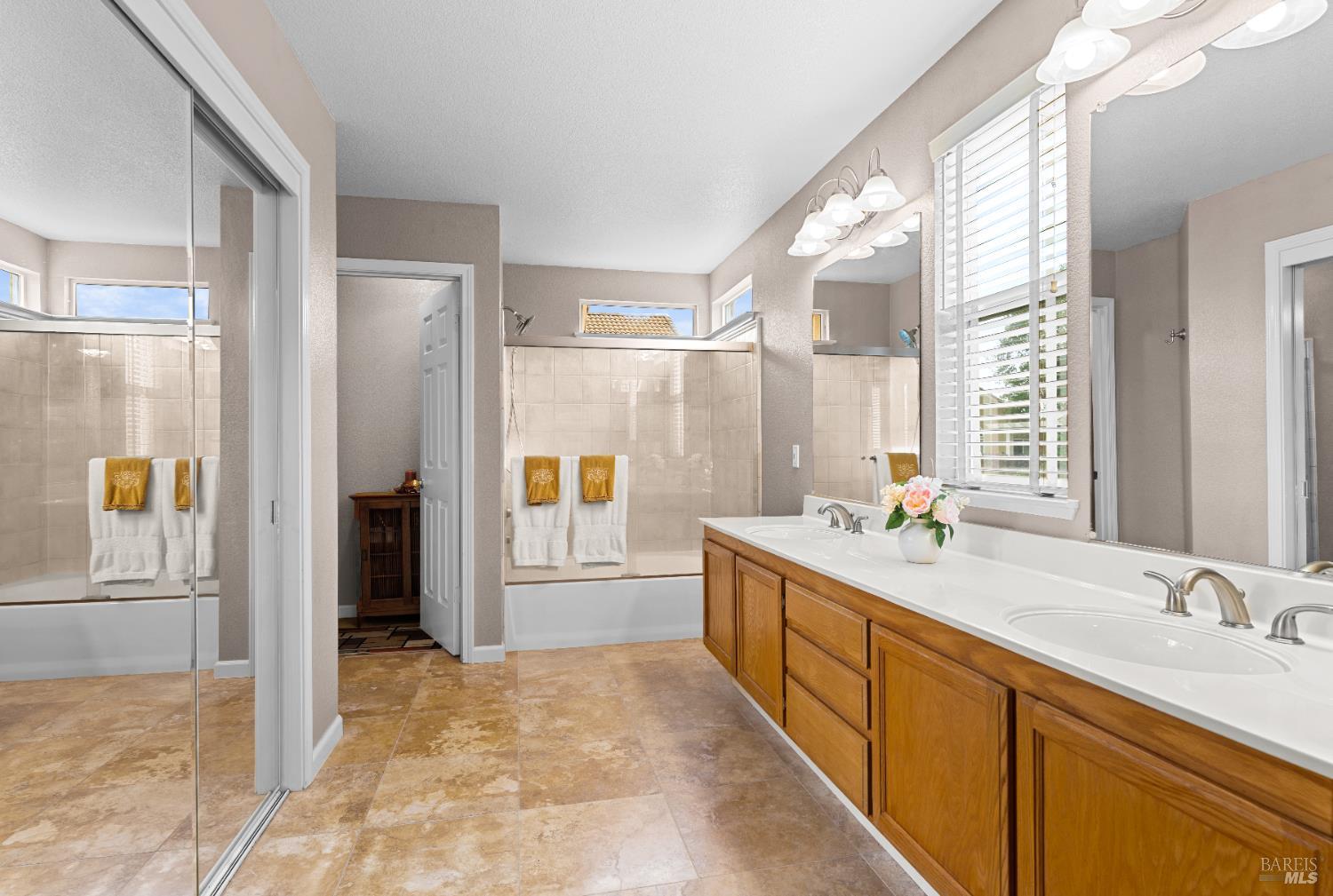 Detail Gallery Image 13 of 21 For 976 Cashel Cir, Vacaville,  CA 95688 - 5 Beds | 3 Baths